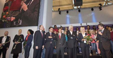 The official opening ceremony for the Hamburg Airport Plaza took place on 26 November in front of 600 invited guests.