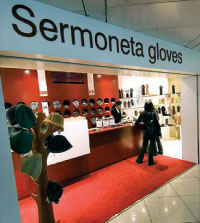 In an effort to provide customers with niche formats, AdR introduced local shops in the accessories and gifting categories, including Gallo, Sermoneta, and Just Design.