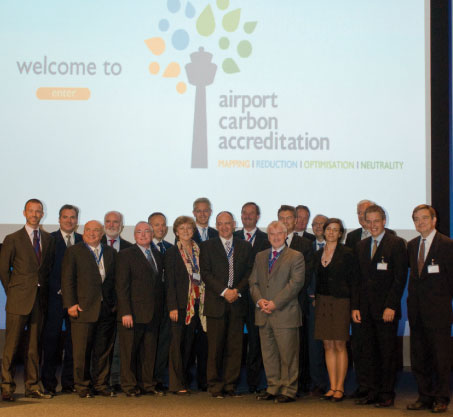 Dr Yiannis Paraschis, outgoing President of ACI EUROPE and Director General Olivier Jankovec, with the representatives of each of the airports participating in Airport Carbon Accreditation. At launch, the scheme received commitments from 33 airports in 11 countries, accounting for 26% of European airport traffic.