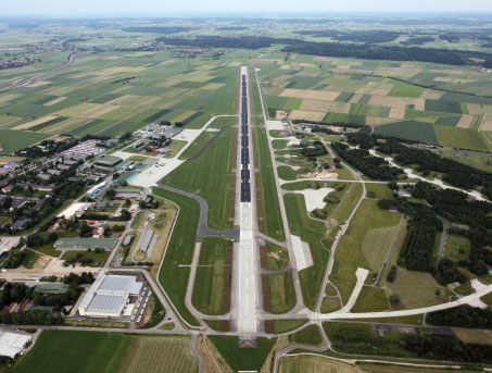 Allgäu Airport in Memmingen is officially Germany’s highest passenger airport – on a clear day, there are wonderful views of the Alps.