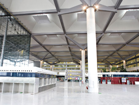 The new Terminal T3 covers an area of 250,000sqm and has doubled Málaga Airport’s operating capacity to 9,000 passengers per hour.