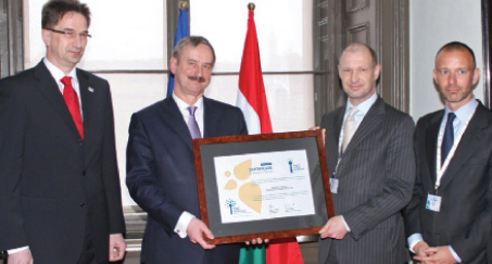 Budapest Airport has entered Airport Carbon Accreditation at the ‘Mapping Level’. L to R: Pál Völner, Hungary’s Minister of State for Infrastructure of the Ministry of National Development; Siim Kallas, European Commission Vice President in charge of Transport; Jost Lammers, CEO, Budapest Airport; and Olivier Jankovec, Director General, ACI EUROPE.