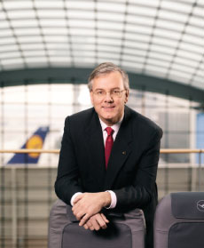 Dr Christoph Franz, Lufthansa Group Chairman and CEO: “Airlines and airports have acknowledged that they have to work together more closely to achieve the best customer satisfaction.”