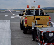 In order to guarantee consistently good results and compliance with ICAO Annex 14, Cologne Airport decided on DALMAS, the patented measuring system of the Dortmund company DeWiTec.