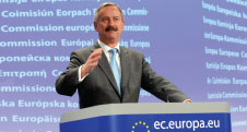 Kallas: “The European Commission is committed to the 2013 deadline for the full lifting of the liquids ban at EU airports. In order to make sure that appropriate and concrete steps are taken the Commission has set up a group of security experts (2013-LWG) consisting of Member States and the aviation industry.”