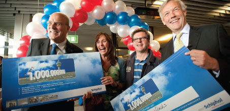 Amsterdam Airport Schiphol welcomed its one-billionth passenger – Ms Inge Serné – in October. She was greeted by Peter Hartman, President and CEO of KLM, and Jos Nijhuis, President and CEO of Amsterdam Airport Schiphol.