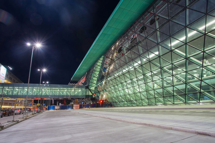 krakow €120 million invested extension of passenger terminal new taxiways and apron expansion