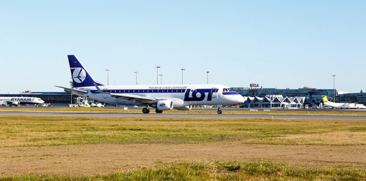 LOT resumes flights from Riga Airport